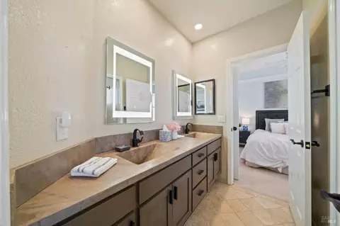 Bath - 4706 Devonshire Pl, Santa Rosa, CA 95405 photo 7 of 7