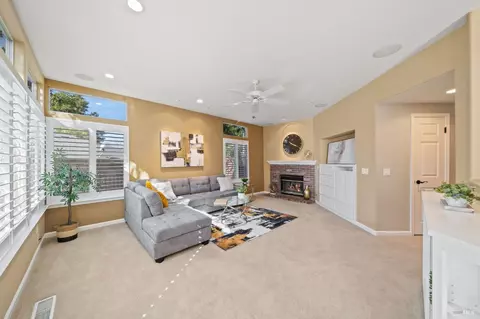 Living - 4706 Devonshire Pl, Santa Rosa, CA 95405 photo 4 of 7
