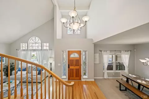 Entry Way - 4706 Devonshire Pl, Santa Rosa, CA 95405 photo 5 of 9