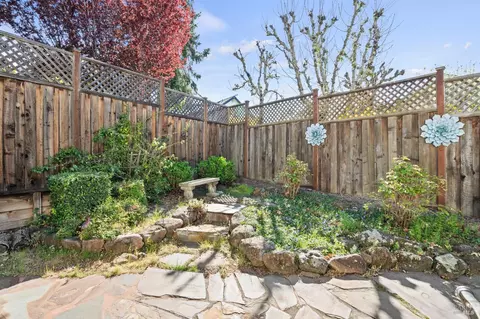Exterior - 4706 Devonshire Pl, Santa Rosa, CA 95405 photo 6 of 15