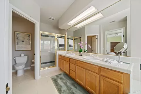 Bath - 4706 Devonshire Pl, Santa Rosa, CA 95405 photo 2 of 7