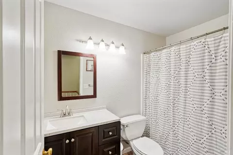 Bath - 1315 Jacobs Pl, Dixon, CA 95620 photo 3 of 3