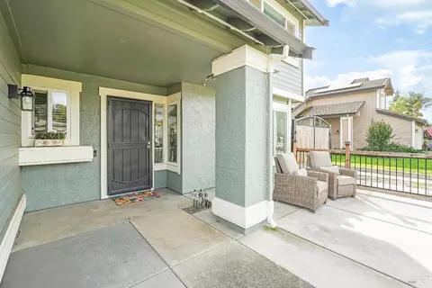 Exterior - 1315 Jacobs Pl, Dixon, CA 95620 photo 4 of 13