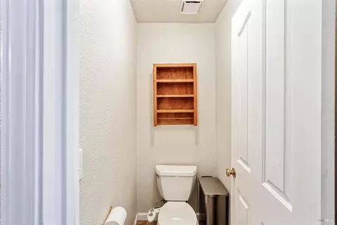 Bath - 1315 Jacobs Pl, Dixon, CA 95620 photo 2 of 3
