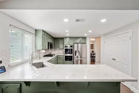 Kitchen - 1315 Jacobs Pl, Dixon, CA 95620 photo 4 of 6