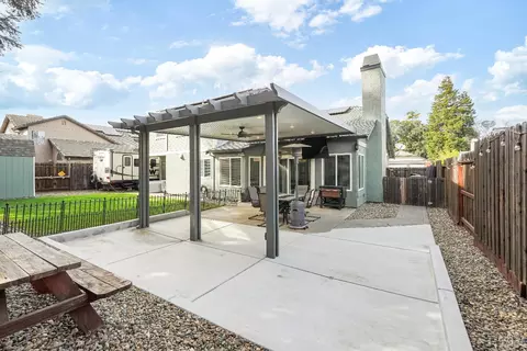 Exterior - 1315 Jacobs Pl, Dixon, CA 95620 photo 7 of 13