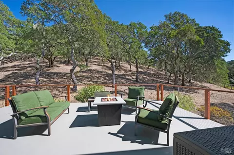 4727 Woodview Dr, Santa Rosa, CA 95405
