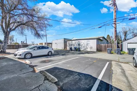 Exterior - 724 Delaware St, Fairfield, CA 94533 photo 4 of 6