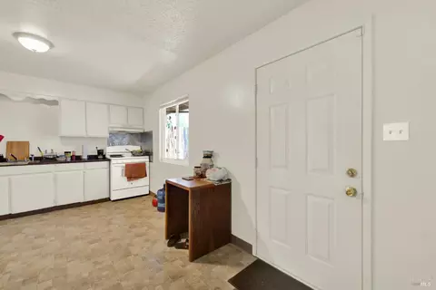 Entry Way - 724 Delaware St, Fairfield, CA 94533 photo 1 of 2