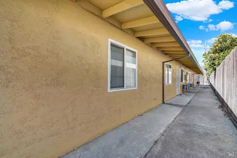 Exterior - 724 Delaware St, Fairfield, CA 94533 photo 1 of 6