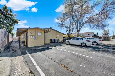 Exterior - 724 Delaware St, Fairfield, CA 94533 photo 5 of 6