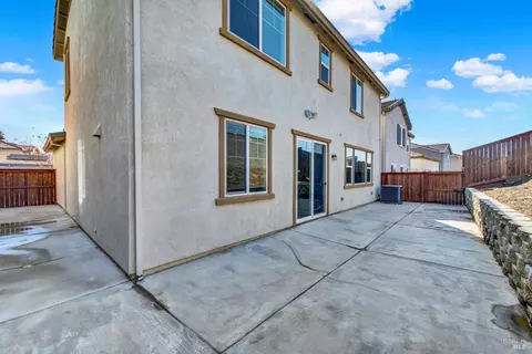 Exterior - 2952 Inspiration Dr, Fairfield, CA 94533 photo 8 of 11