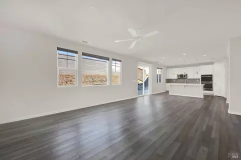 Living - 2952 Inspiration Dr, Fairfield, CA 94533 photo 4 of 5