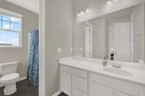 Bath - 2952 Inspiration Dr, Fairfield, CA 94533 photo 4 of 4