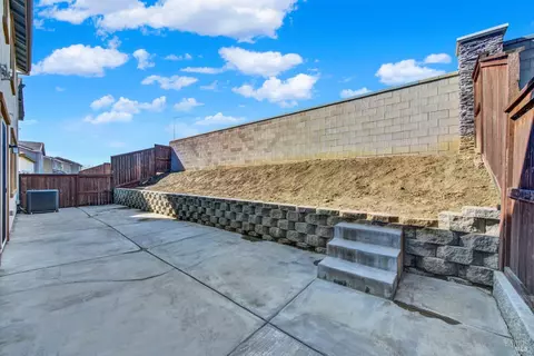 Exterior - 2952 Inspiration Dr, Fairfield, CA 94533 photo 7 of 11