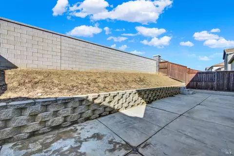 Exterior - 2952 Inspiration Dr, Fairfield, CA 94533 photo 10 of 11