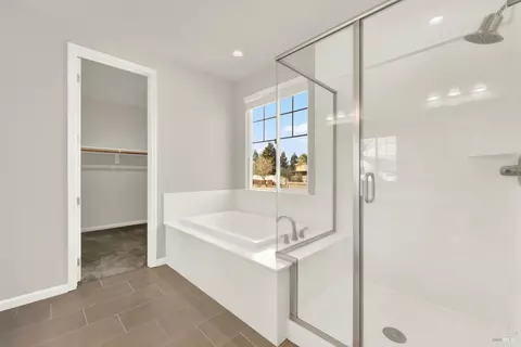Bath - 2952 Inspiration Dr, Fairfield, CA 94533 photo 1 of 4