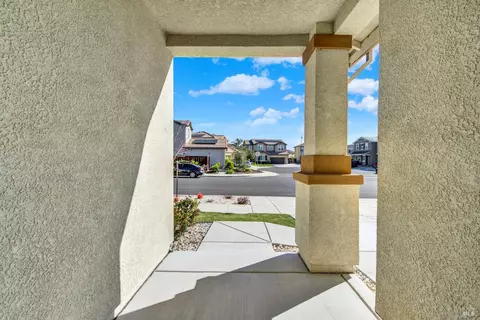 Exterior - 2952 Inspiration Dr, Fairfield, CA 94533 photo 6 of 11