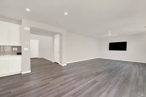 Living - 2952 Inspiration Dr, Fairfield, CA 94533 photo 3 of 5