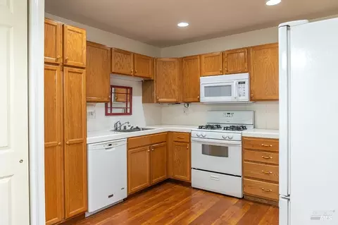 Kitchen - 8383 Lasalle Ave, Cotati, CA 94931 photo 2 of 9
