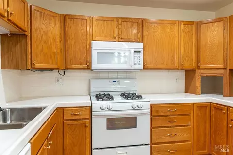 Kitchen - 8383 Lasalle Ave, Cotati, CA 94931 photo 3 of 9