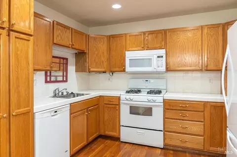 Kitchen - 8383 Lasalle Ave, Cotati, CA 94931 photo 7 of 9