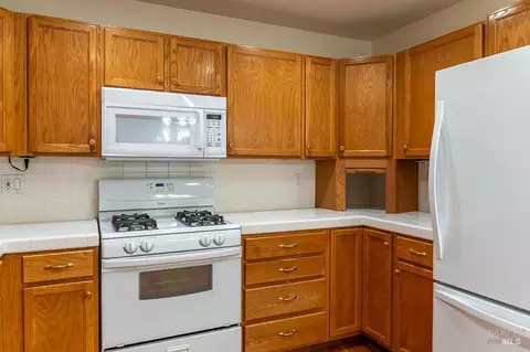 Kitchen - 8383 Lasalle Ave, Cotati, CA 94931 photo 5 of 9