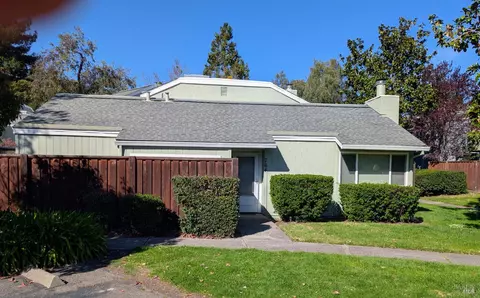764 Racquet Club Cir, Rohnert Park, CA 94928