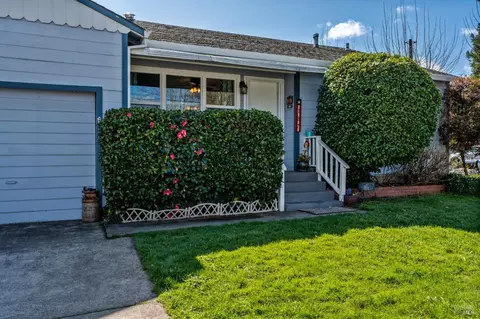 187 Magnolia St, Ukiah, CA 95482 photo 2