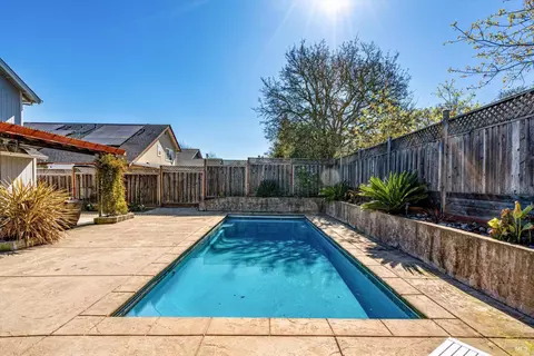 Exterior - 532 Walten Way, Windsor, CA 95492 photo 10 of 18