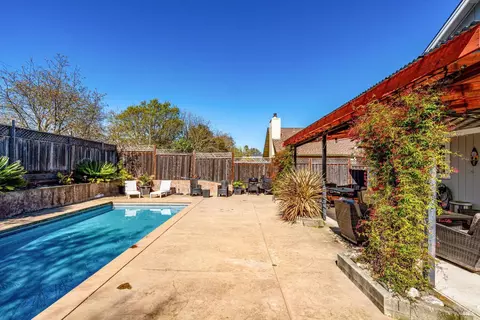 Exterior - 532 Walten Way, Windsor, CA 95492 photo 15 of 18