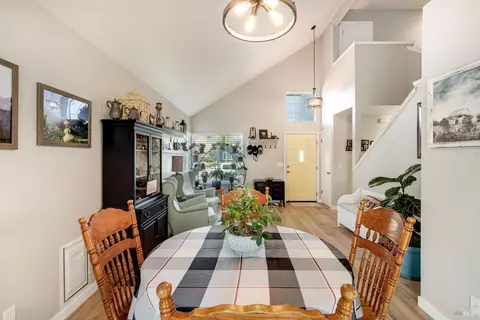 Dining - 532 Walten Way, Windsor, CA 95492 photo 4 of 4