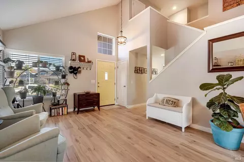 Entry Way - 532 Walten Way, Windsor, CA 95492 photo 5 of 8