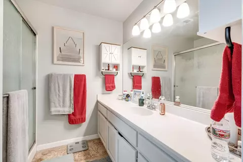 Bath - 532 Walten Way, Windsor, CA 95492 photo 2 of 4