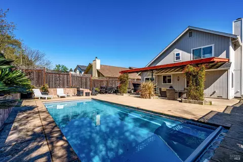 Exterior - 532 Walten Way, Windsor, CA 95492 photo 11 of 18