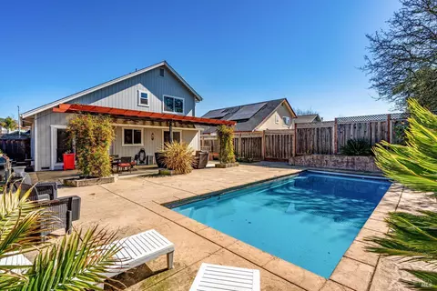 532 Walten Way, Windsor, CA 95492