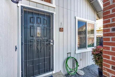 Entry Way - 532 Walten Way, Windsor, CA 95492 photo 2 of 8