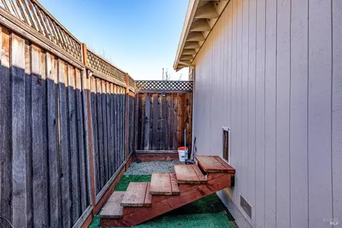Exterior - 532 Walten Way, Windsor, CA 95492 photo 8 of 18