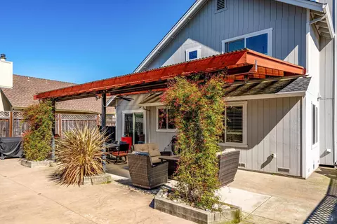 Exterior - 532 Walten Way, Windsor, CA 95492 photo 13 of 18