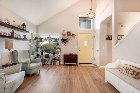 Entry Way - 532 Walten Way, Windsor, CA 95492 photo 4 of 8