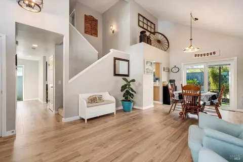 Entry Way - 532 Walten Way, Windsor, CA 95492 photo 6 of 8