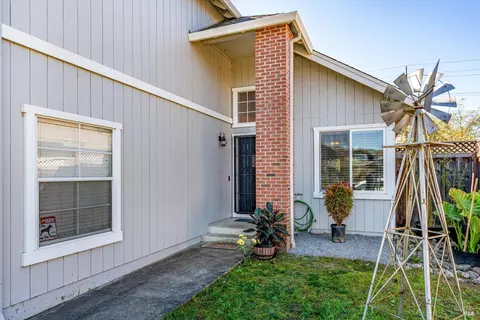 Exterior - 532 Walten Way, Windsor, CA 95492 photo 6 of 18