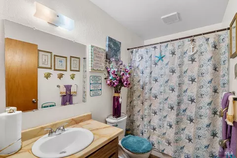 Bath - 118 Yorkshire Ct, Vallejo, CA 94591 photo 1 of 9
