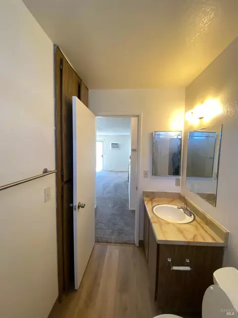 Bath - 118 Yorkshire Ct, Vallejo, CA 94591 photo 9 of 9