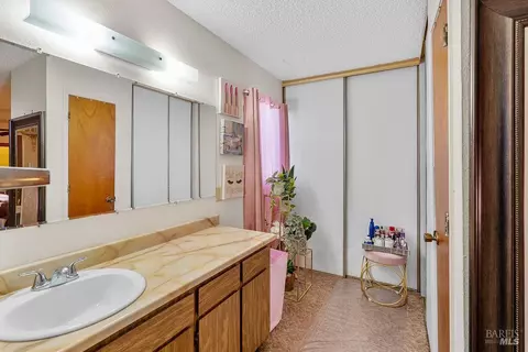 Bath - 118 Yorkshire Ct, Vallejo, CA 94591 photo 2 of 9