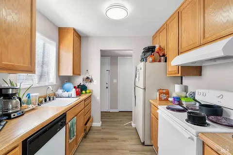 Kitchen - 118 Yorkshire Ct, Vallejo, CA 94591 photo 3 of 5