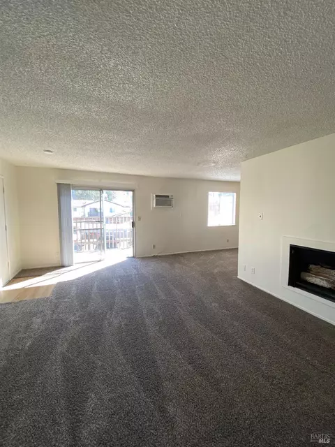 Living - 118 Yorkshire Ct, Vallejo, CA 94591 photo 4 of 4