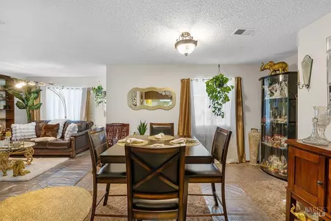 Dining - 118 Yorkshire Ct, Vallejo, CA 94591 photo 1 of 2