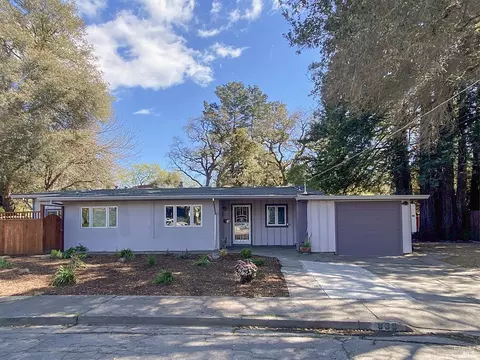 838 Oakwood Dr, Sonoma, CA 95476