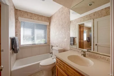 Bath - 5455 Sierra Grande Dr, Bodega Bay, CA 94923 photo 4 of 5